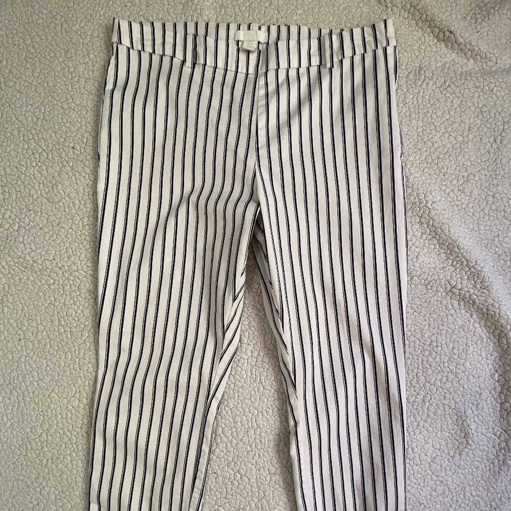 H&M white w/black stripe ankle pant - size 12 - sewn in back pockets - belt loop
